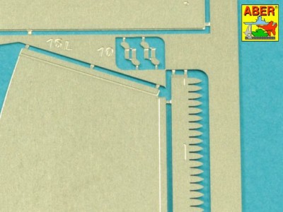 Tiger I, E Tunisia 501 abt.- Turret storage bin - 11