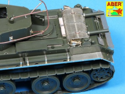 35 245 - Soviet Light Tank BT-7 -model 1935--(Tamiya model) - 9