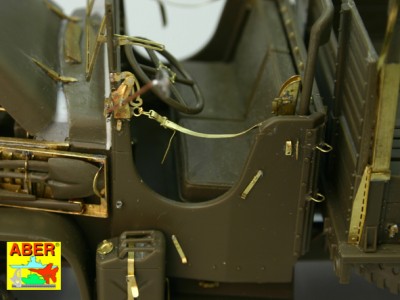 GMC 2½ ton U.S. cargo truck - open cabin - 33