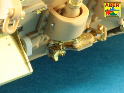 Niemiecki czołg ciężki Pz.Kpfw.VI, Ausf.B TIGER II z wieżą produkcyjną - 12