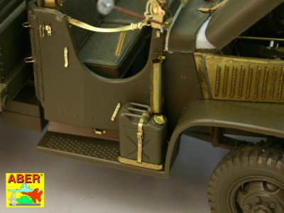 GMC 2½ ton U.S. cargo truck - open cabin - 30