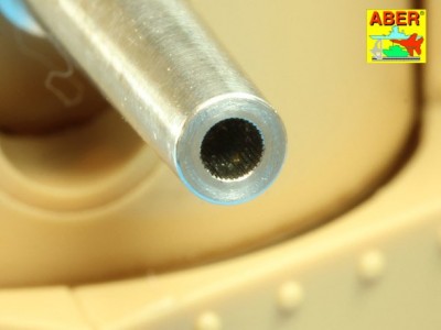 Lufy do brytyskiego czołgu z I WŚ Mk.V - 6 funtów x 2 i KM Hotchkiss x 4 - 12