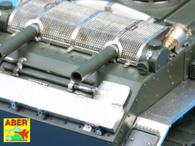 35 245 - Soviet Light Tank BT-7 -model 1935--(Tamiya model) - 14