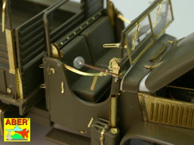 GMC 2½ ton U.S. cargo truck - open cabin - 31