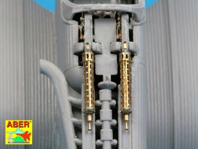 A32 040 -German 7,9mm lMG 08/15 Spandau WWI aircraft machine guns 1:32 - 11