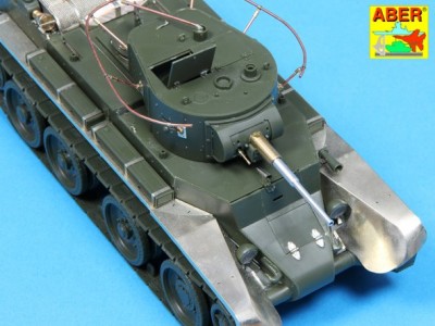 35 245 - Soviet Light Tank BT-7 -model 1935--(Tamiya model) - 11